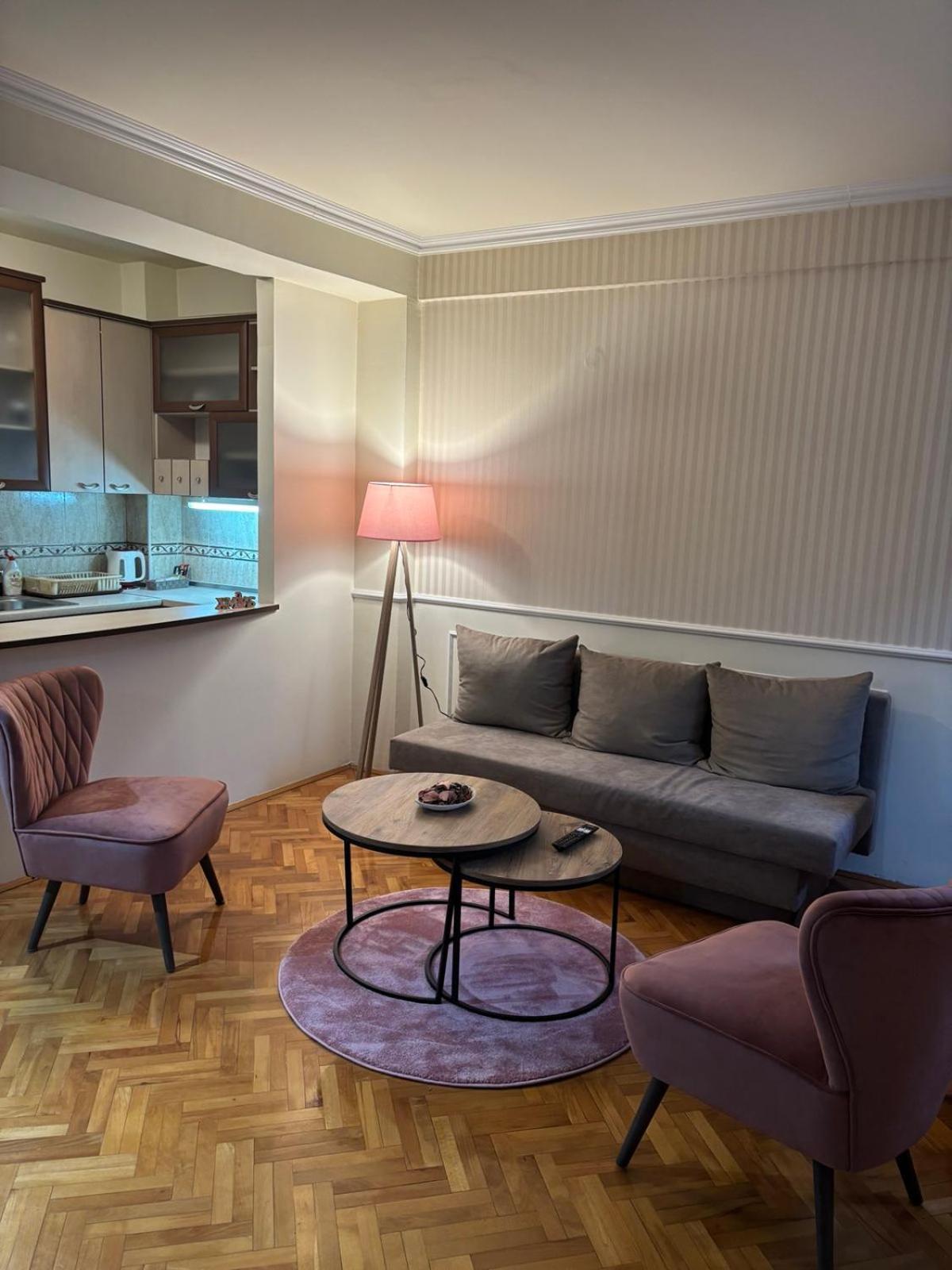 Lovely Square Apartment Purple Velvet Scopia Exterior foto