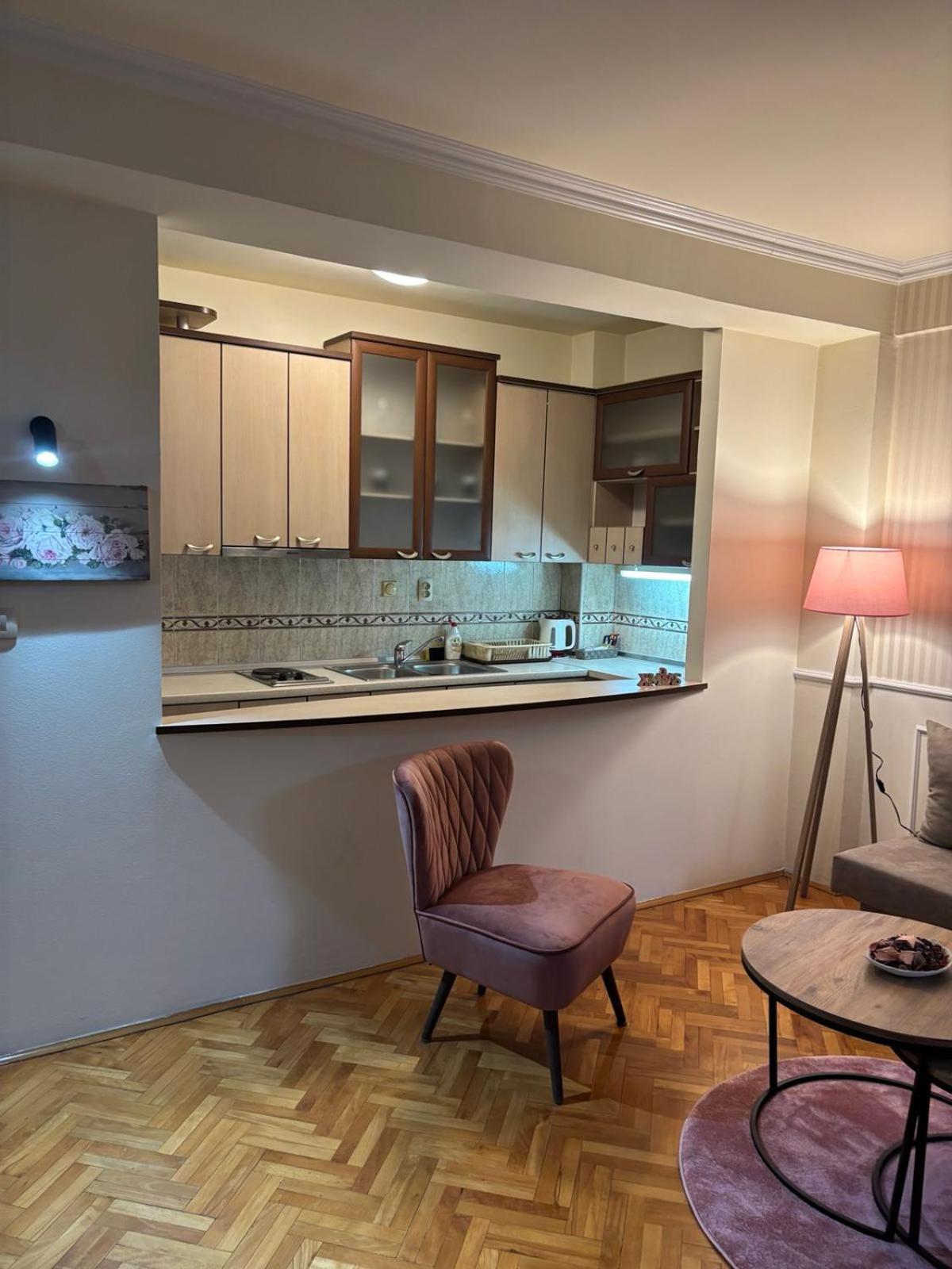 Lovely Square Apartment Purple Velvet Scopia Cameră foto