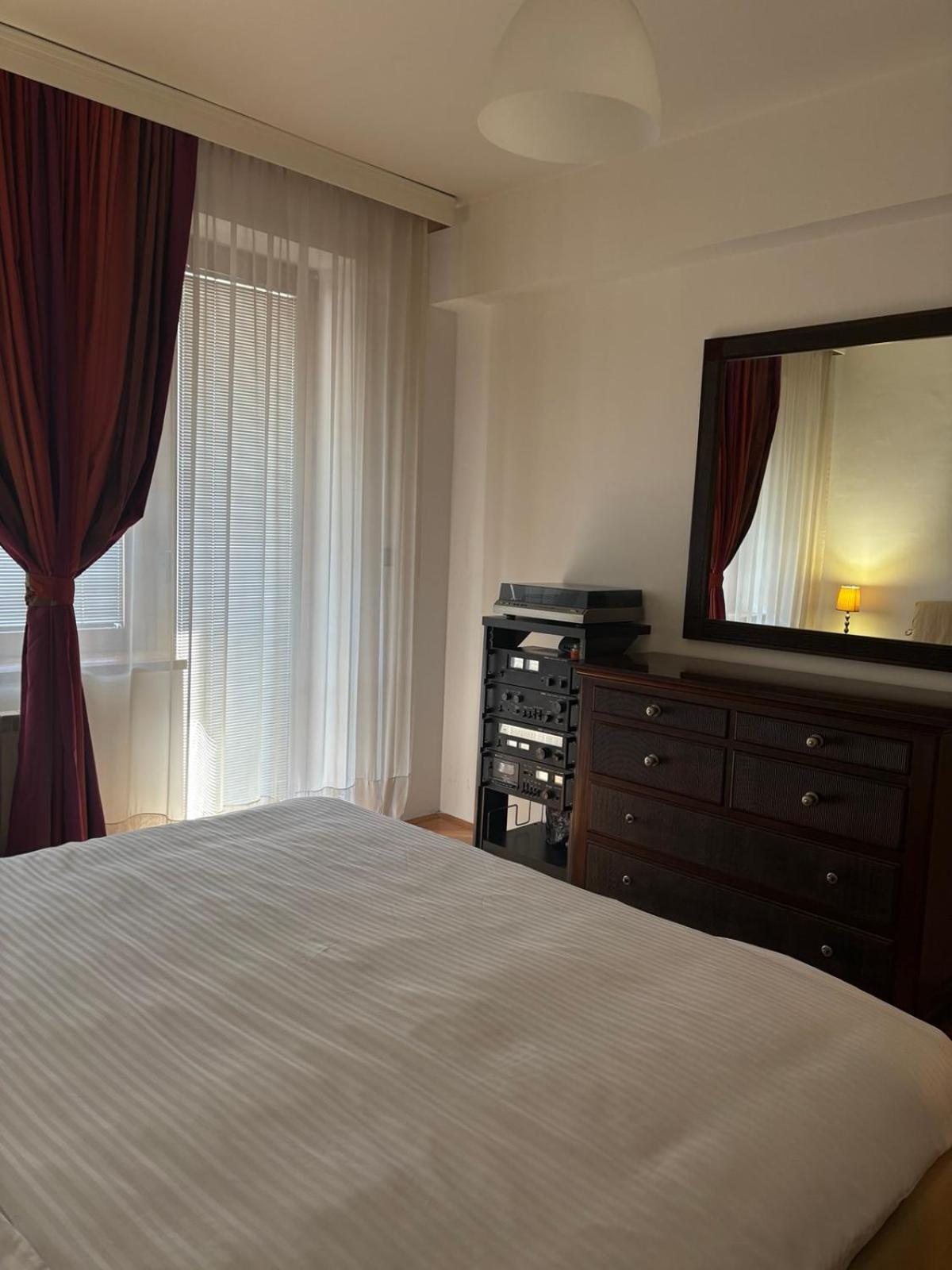 Lovely Square Apartment Purple Velvet Scopia Cameră foto
